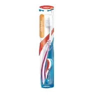 Зубная щетка Aquafresh clean & flex medium